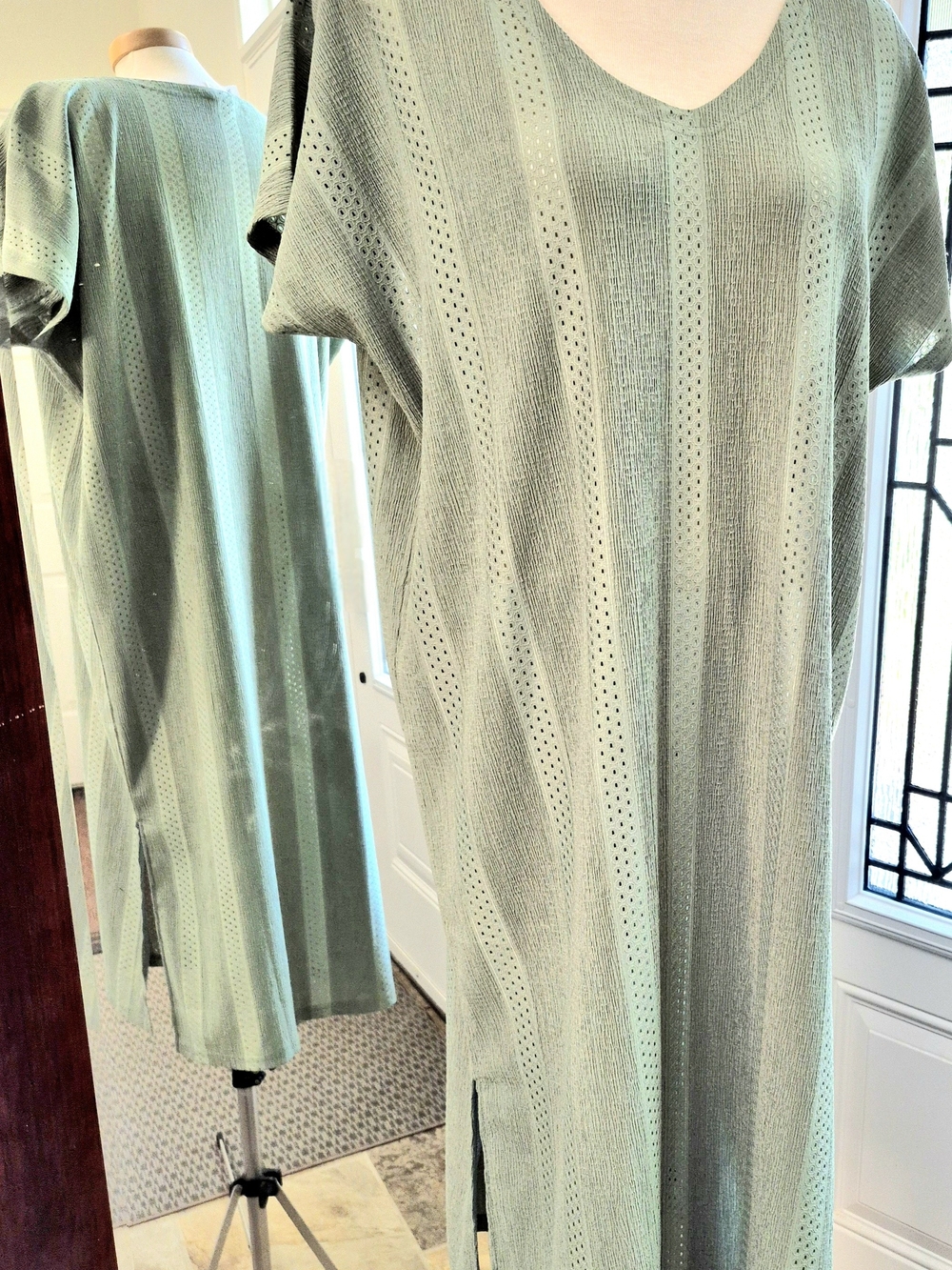 NWT La Vie En Rose aqua Sage Knit V-Neck Kaftan with Eyelet Detail